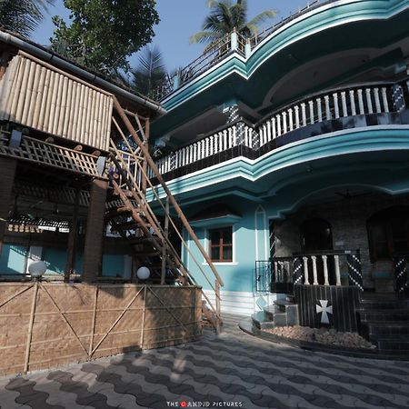 Tropical Wave Hostel Morjim Goa ภายนอก รูปภาพ