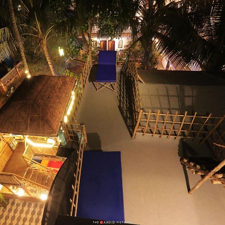 Tropical Wave Hostel Morjim Goa ภายนอก รูปภาพ