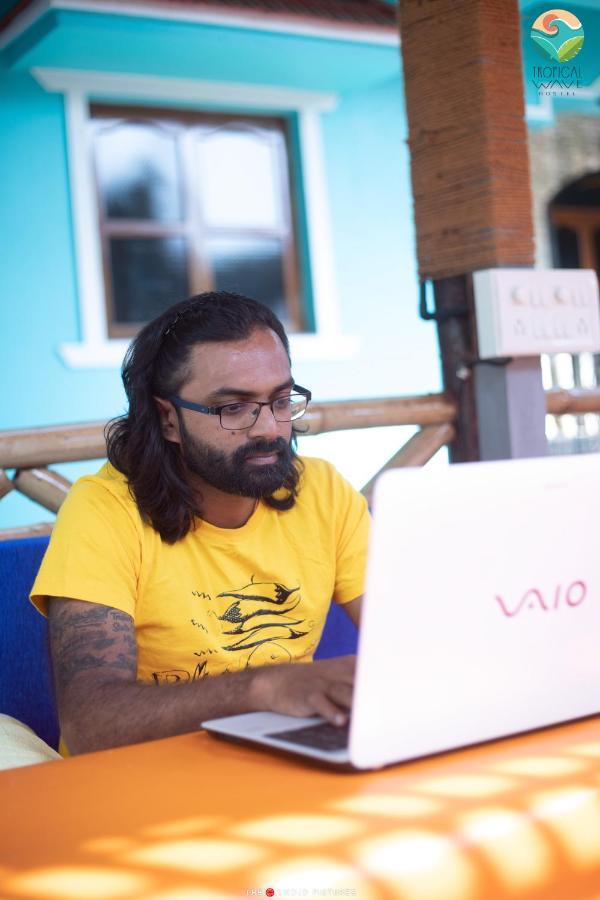 Tropical Wave Hostel Morjim Goa ภายนอก รูปภาพ