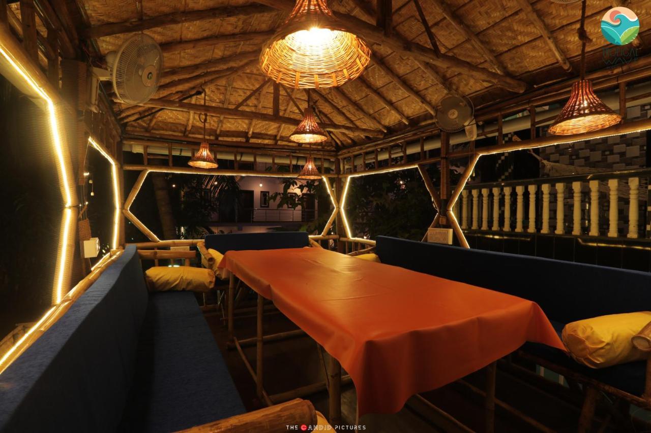 Tropical Wave Hostel Morjim Goa ภายนอก รูปภาพ