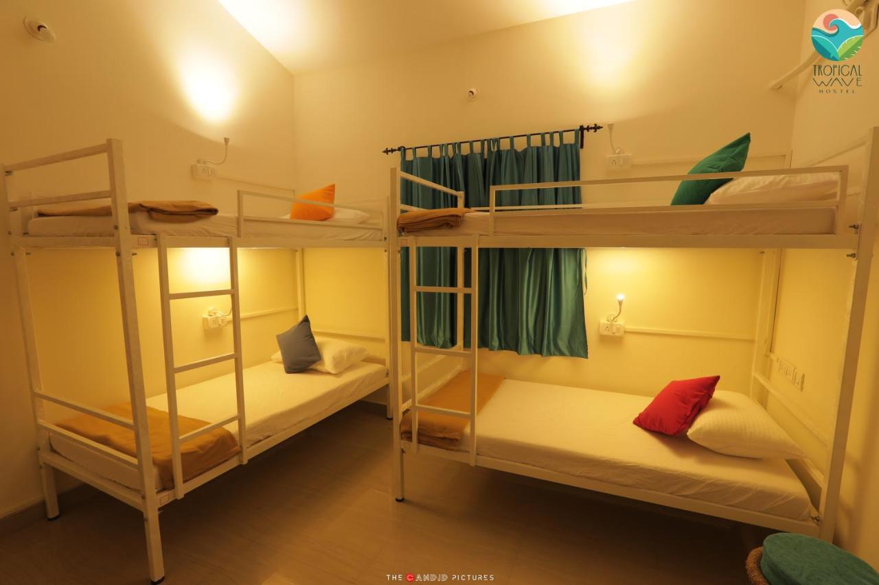 Tropical Wave Hostel Morjim Goa ภายนอก รูปภาพ