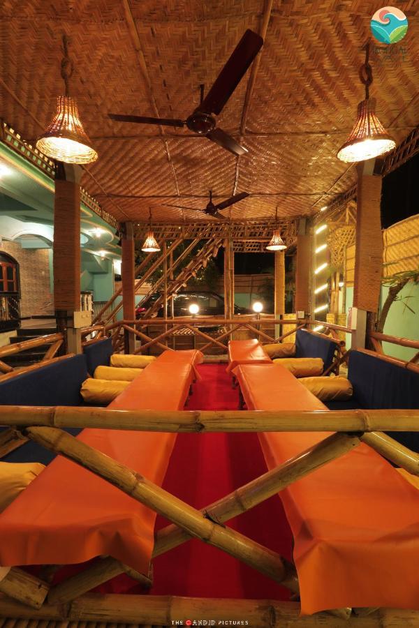 Tropical Wave Hostel Morjim Goa ภายนอก รูปภาพ