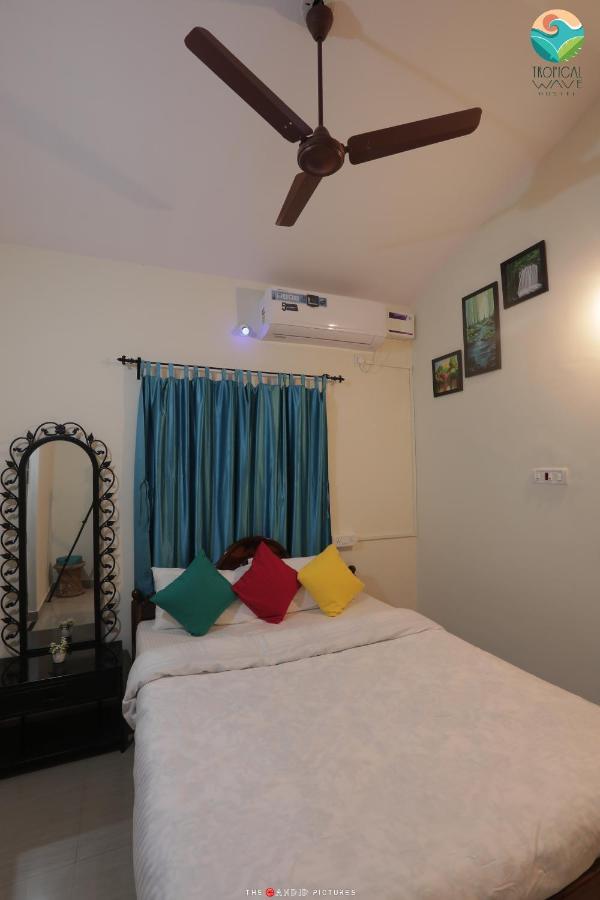 Tropical Wave Hostel Morjim Goa ภายนอก รูปภาพ