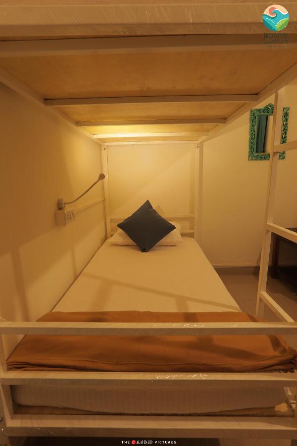 Tropical Wave Hostel Morjim Goa ภายนอก รูปภาพ