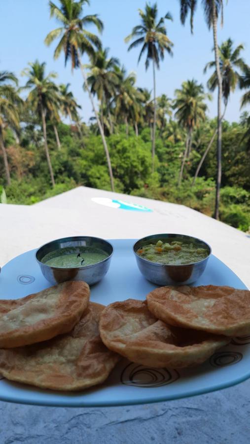 Tropical Wave Hostel Morjim Goa ภายนอก รูปภาพ