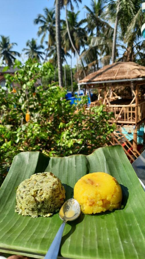 Tropical Wave Hostel Morjim Goa ภายนอก รูปภาพ