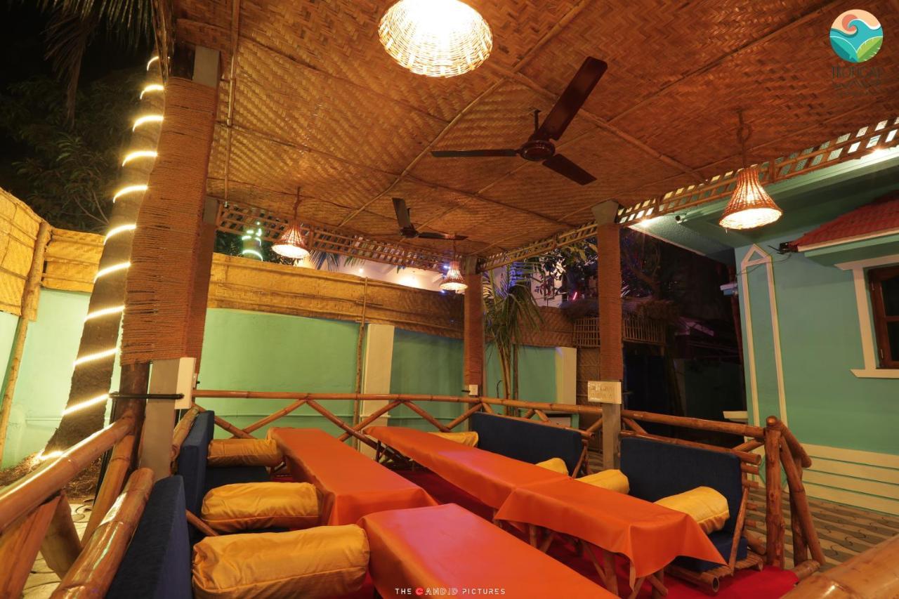 Tropical Wave Hostel Morjim Goa ภายนอก รูปภาพ