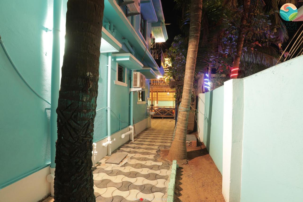 Tropical Wave Hostel Morjim Goa ภายนอก รูปภาพ