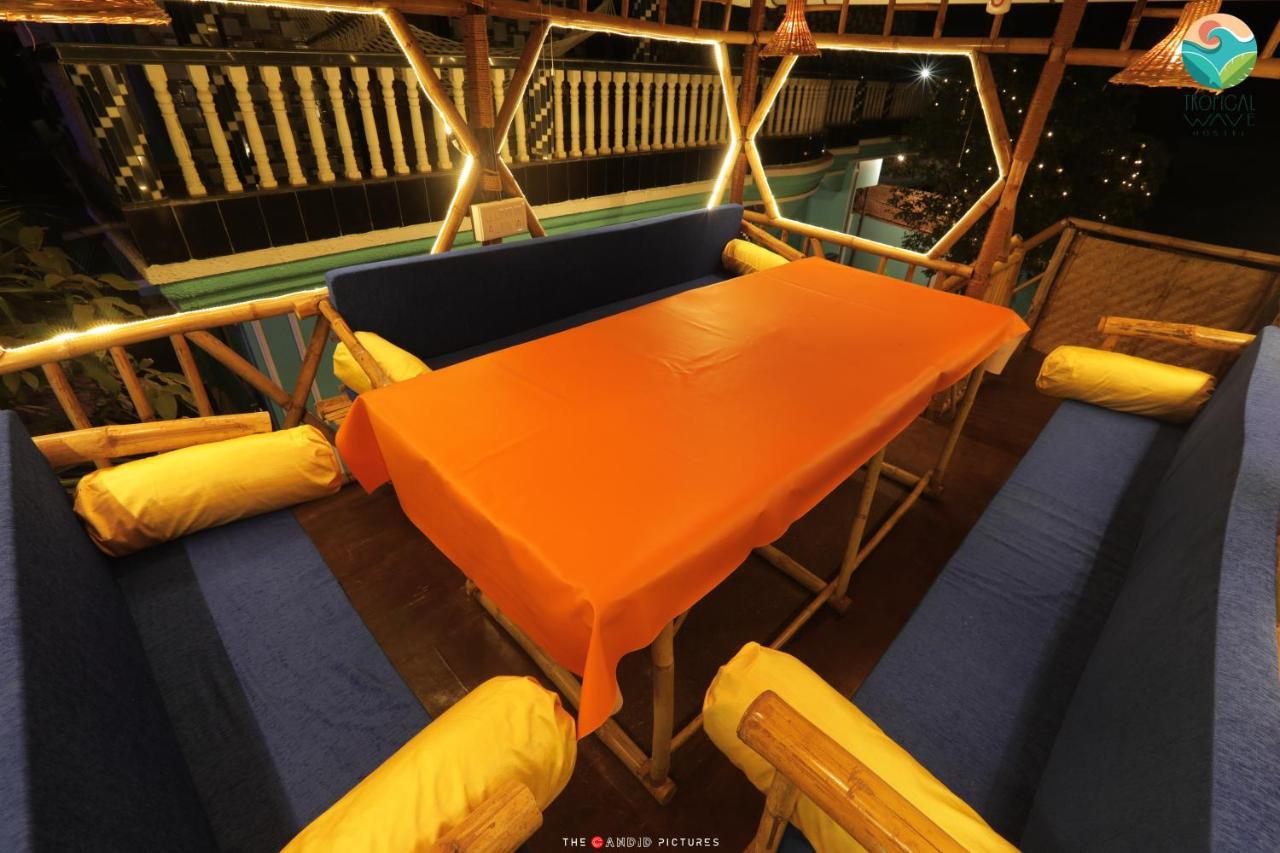 Tropical Wave Hostel Morjim Goa ภายนอก รูปภาพ