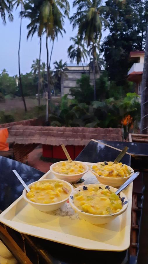 Tropical Wave Hostel Morjim Goa ภายนอก รูปภาพ