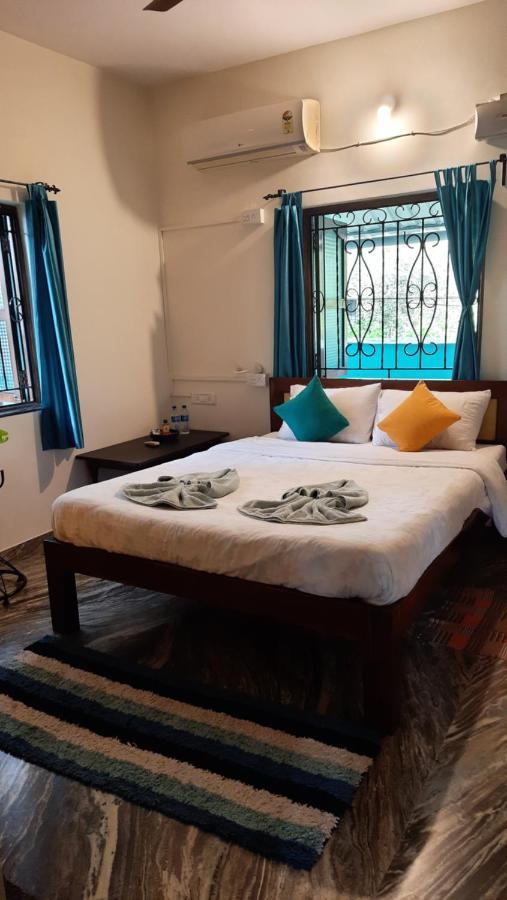 Tropical Wave Hostel Morjim Goa ภายนอก รูปภาพ