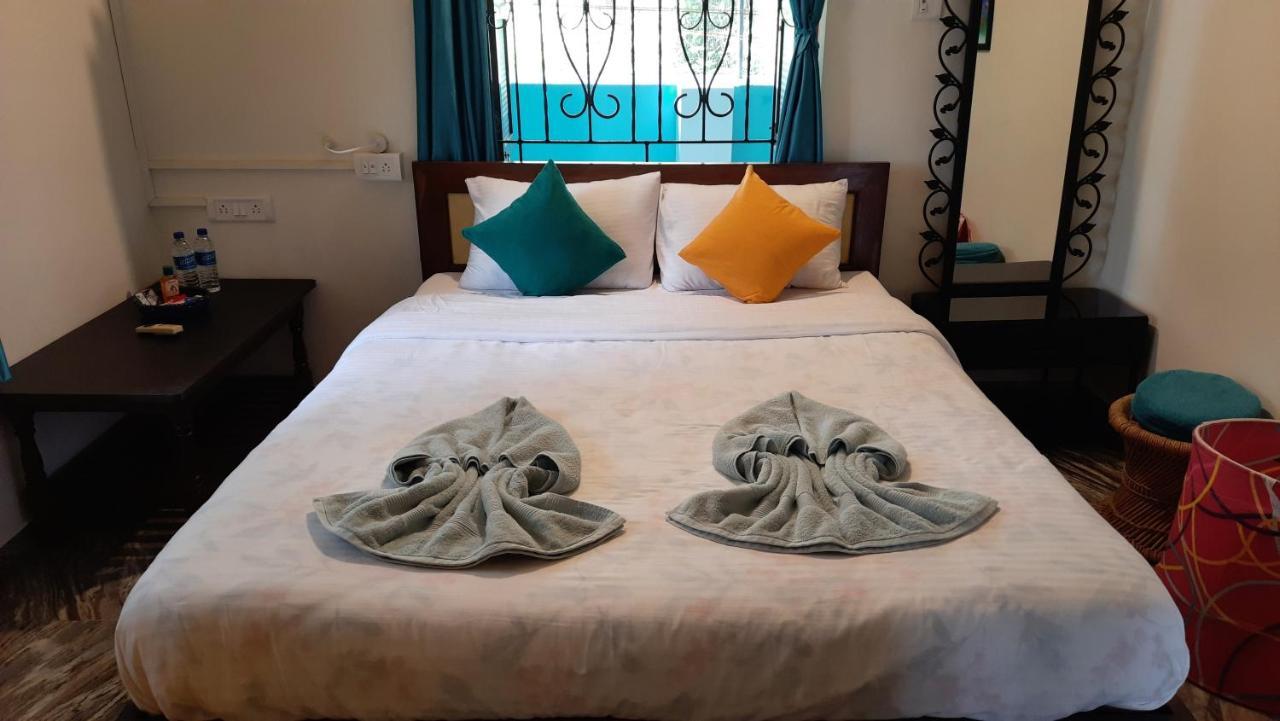 Tropical Wave Hostel Morjim Goa ภายนอก รูปภาพ