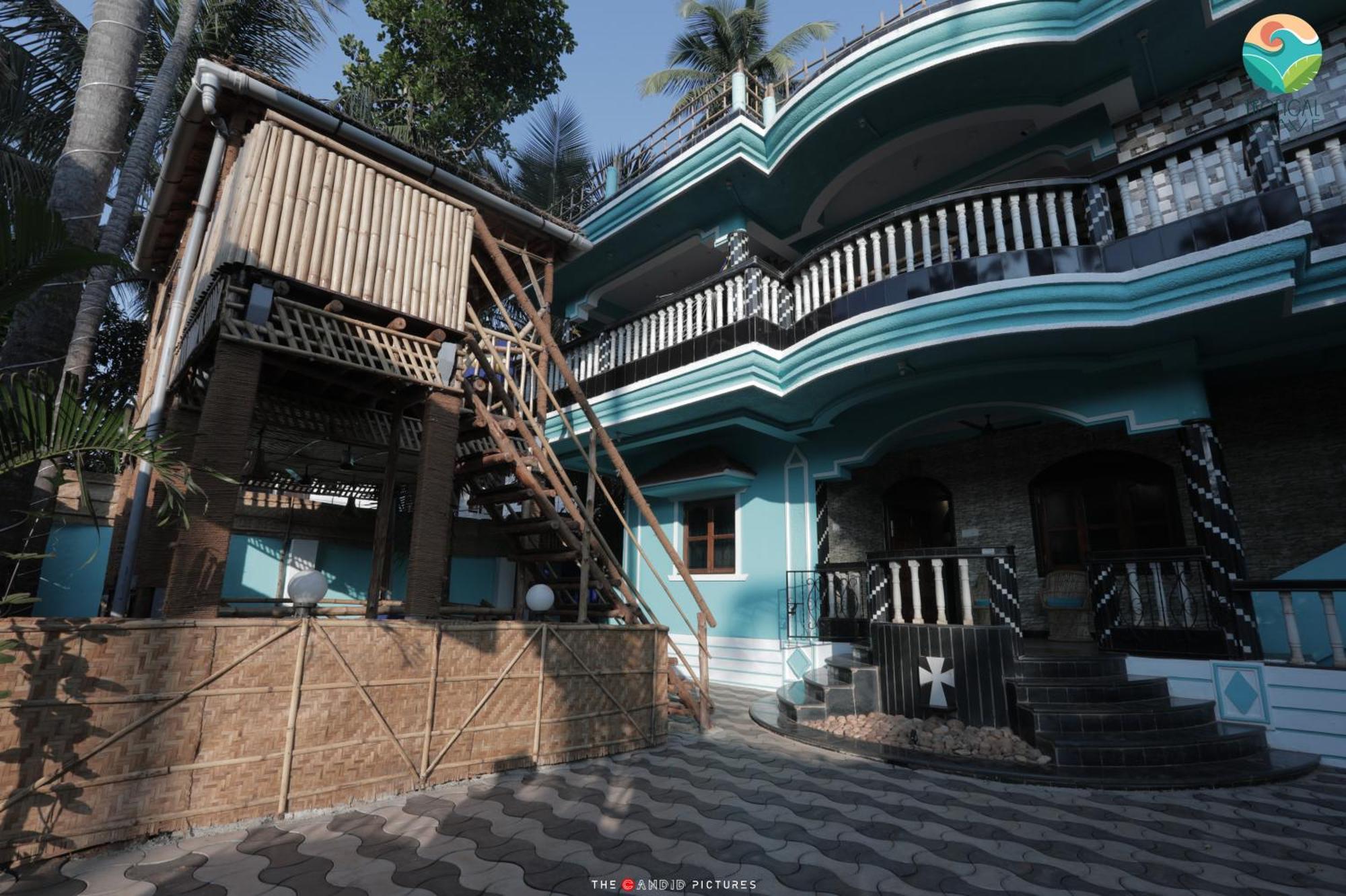 Tropical Wave Hostel Morjim Goa ภายนอก รูปภาพ