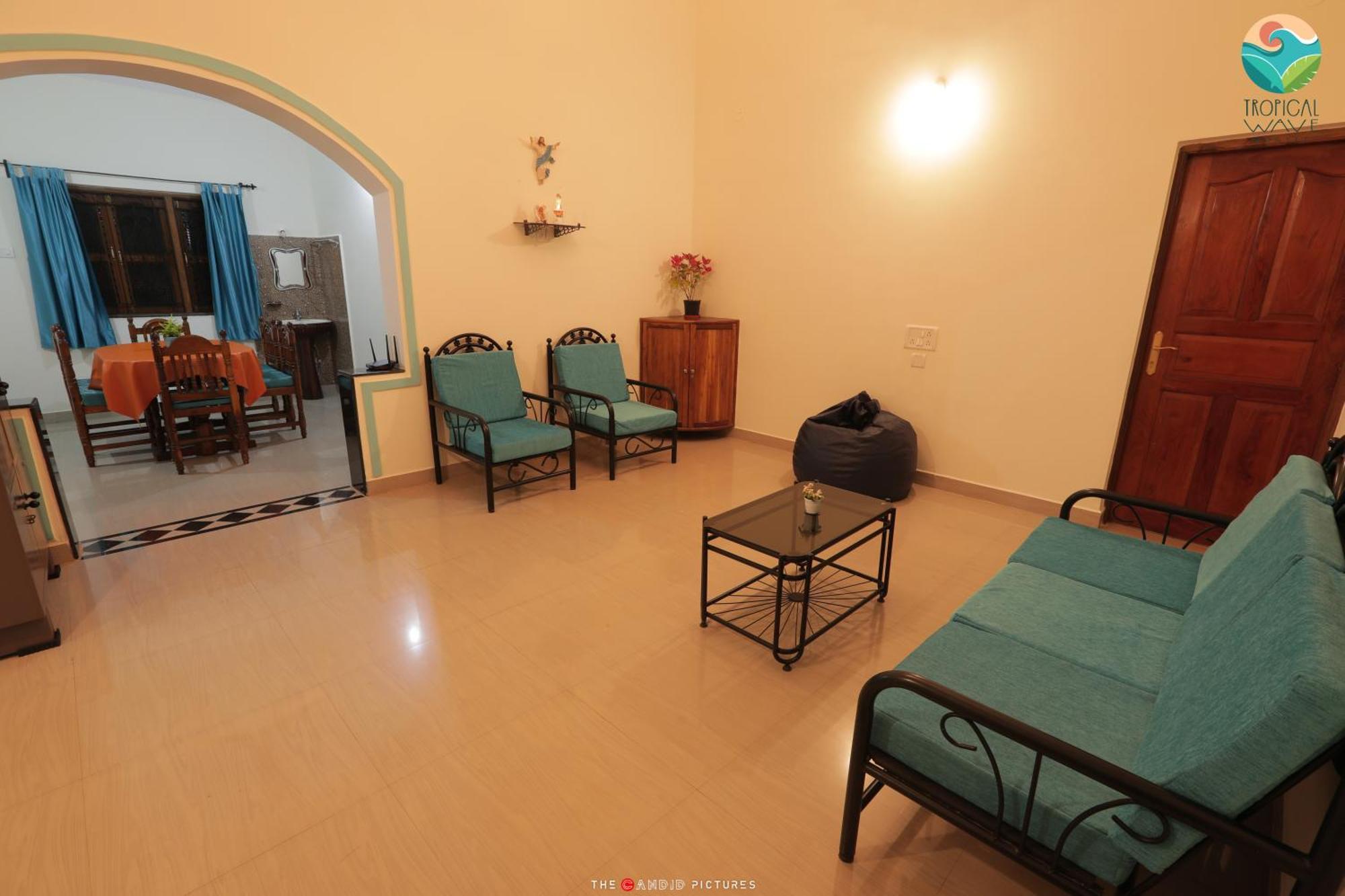Tropical Wave Hostel Morjim Goa ภายนอก รูปภาพ