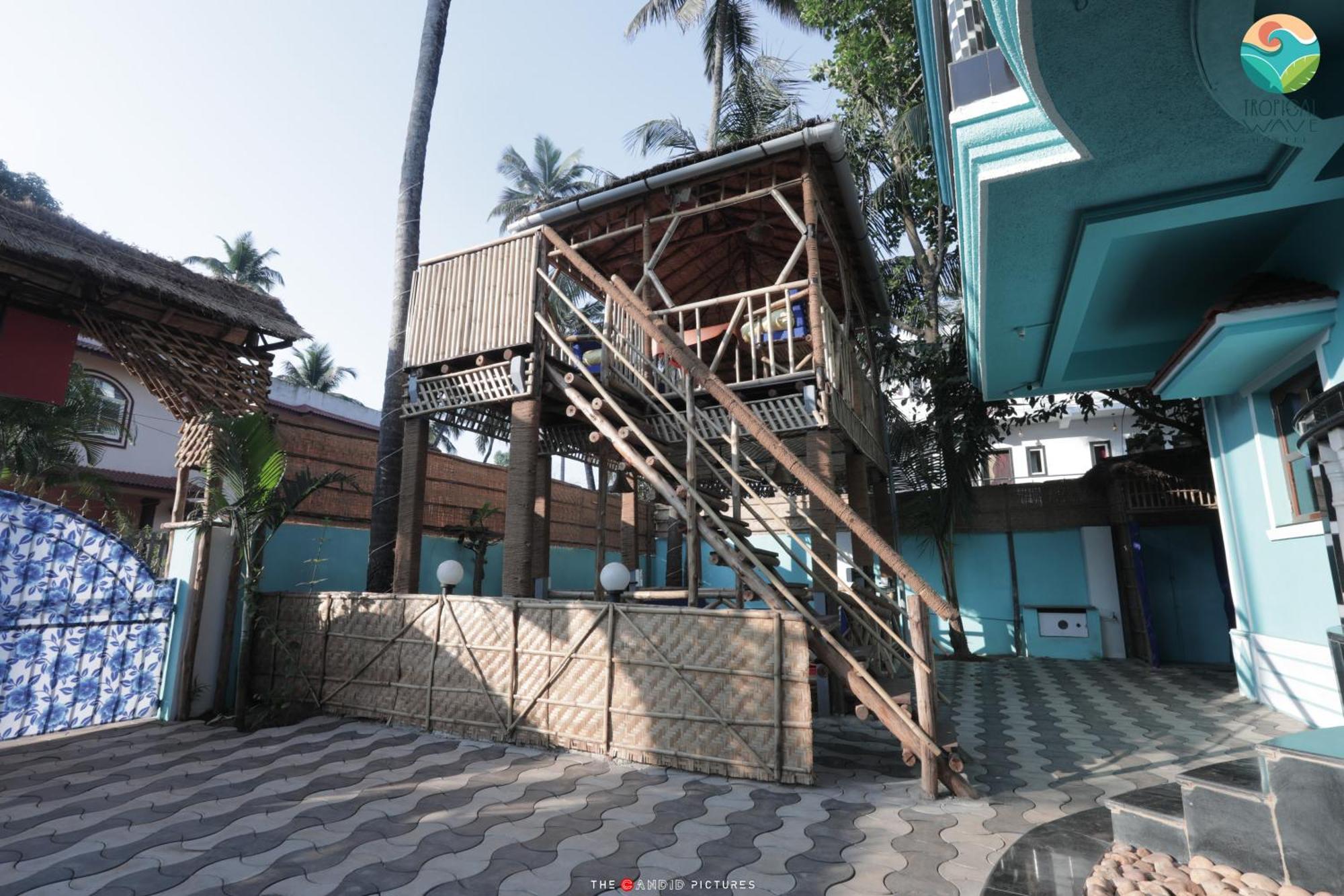 Tropical Wave Hostel Morjim Goa ภายนอก รูปภาพ