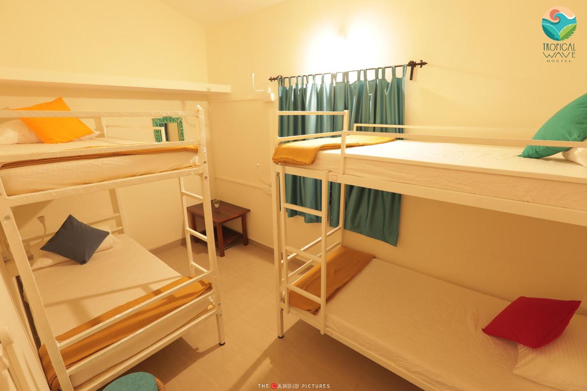 Tropical Wave Hostel Morjim Goa ภายนอก รูปภาพ
