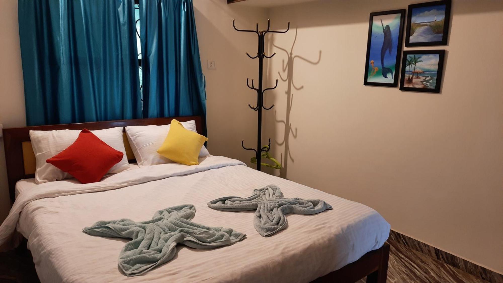Tropical Wave Hostel Morjim Goa ภายนอก รูปภาพ