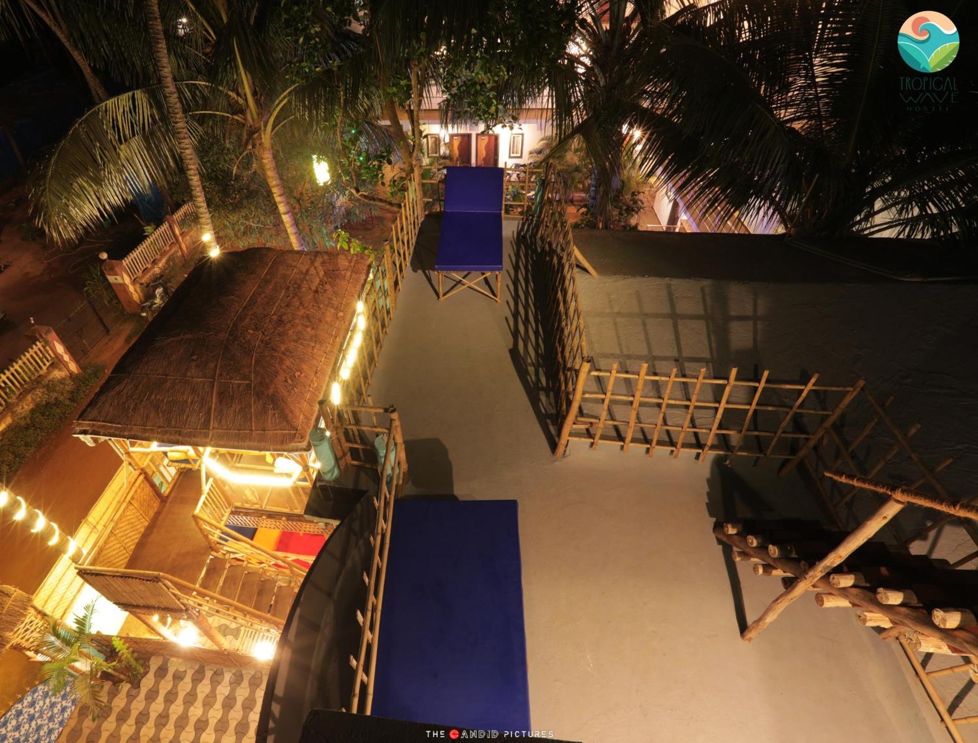 Tropical Wave Hostel Morjim Goa ภายนอก รูปภาพ